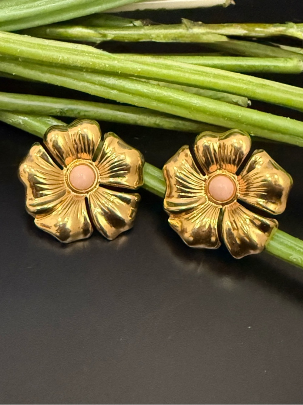 Vintage AVON Polished Blooms Gold-tone Flower w/ Pink Cabochon Pierced Earrings